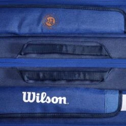 Wilson Tennis-Racketbag Super Tour Roland Garros (Schlägertasche, 3 Hauptfächer) Navyblau 15er 18 Wilson Tennis-Racketbag Super Tour Roland Garros (Schlägertasche, 3 Hauptfächer) Navyblau 15er -TENNISTOWN Verkäufe Wilson WR8018101 RG Super Tour 15 Tasche206 1200x1200 1
