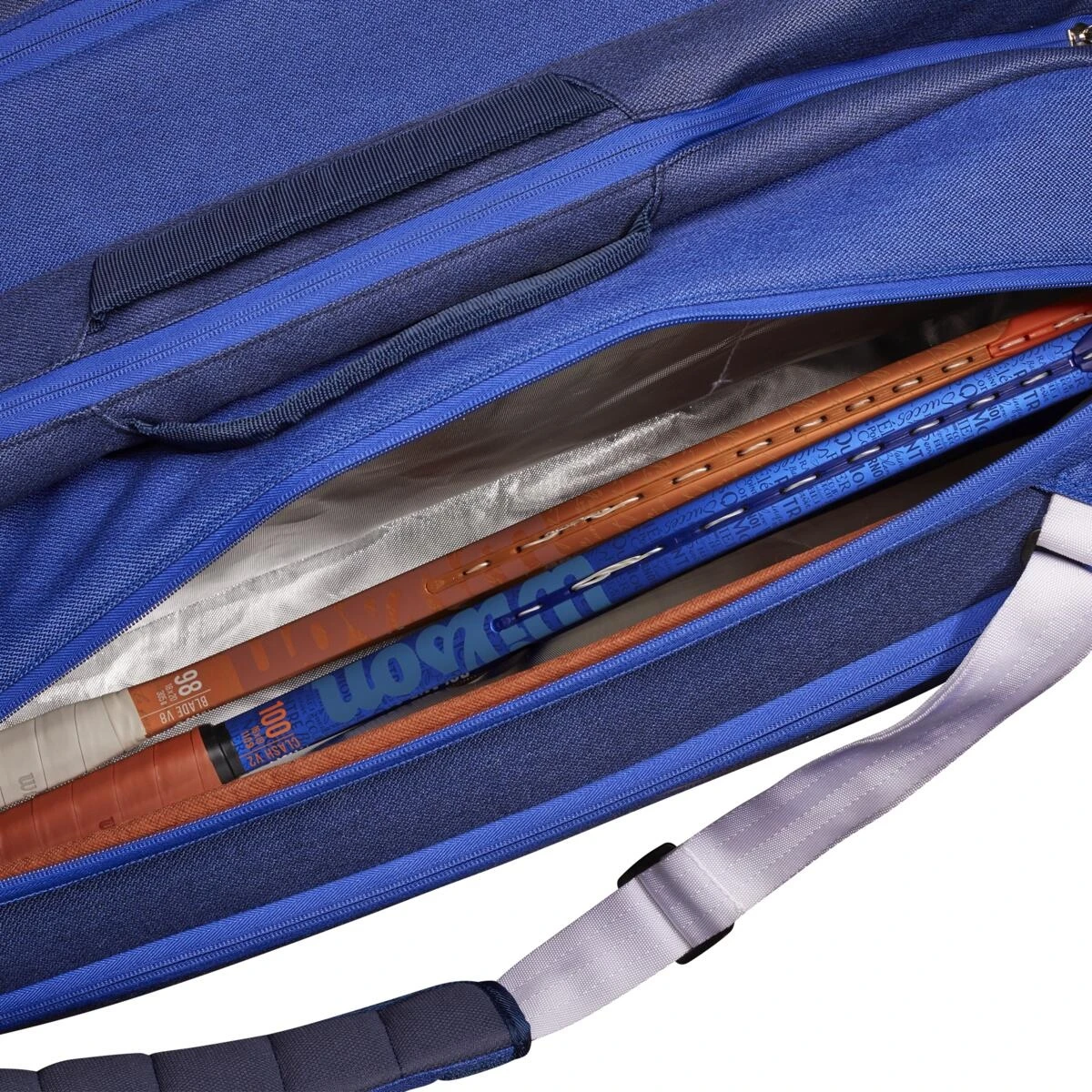 Wilson Tennis-Racketbag Super Tour Roland Garros (Schlägertasche, 3 Hauptfächer) Navyblau 15er 10 Wilson Tennis-Racketbag Super Tour Roland Garros (Schlägertasche, 3 Hauptfächer) Navyblau 15er – Bild 8